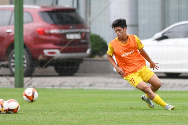 Vừa sát cánh ở U20 châu Á, đôi bạn thân Quốc Việt, Văn Trường đã phải đối đầu nhau ở U23 Việt Nam - Ảnh 5.
