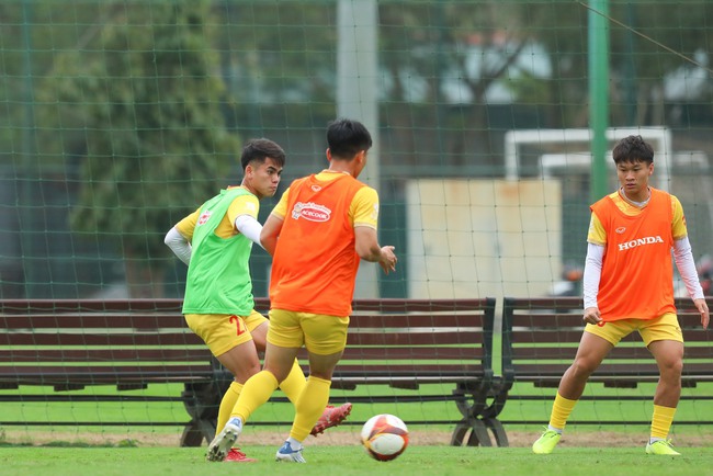 HLV Troussier ‘cười thầm’ với dàn sao U20 Việt Nam, bài toán khó của đội U23 đã tìm ra lời giải? - Ảnh 5.