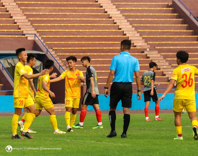 U23 Việt Nam thắng trận đầu tiên dưới thời HLV Philippe Troussier - Ảnh 2.