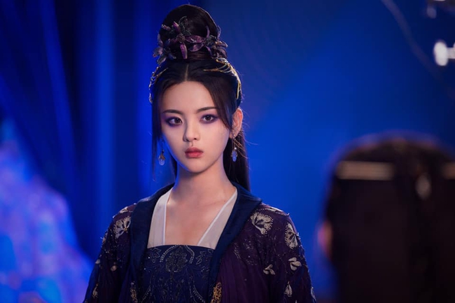 Lộ cảnh 'Mỹ nhân đẹp nhất Trung Quốc' nhào lộn trên không, chổng ngược đầu gây thót tim cho khán giả  - Ảnh 6.