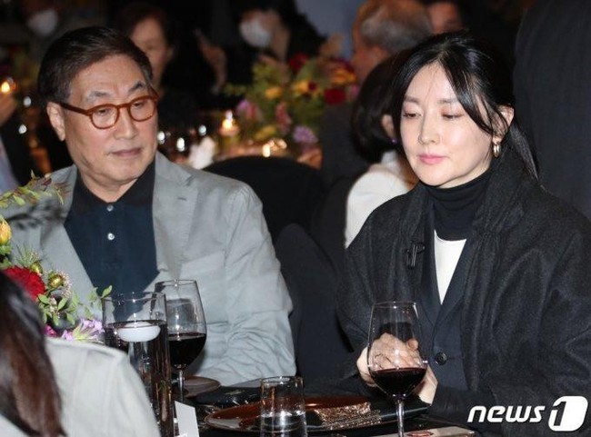 ‘Quốc bảo nhan sắc’ Lee Young Ae: Cả cuộc đời viên mãn nhờ 1 vai diễn thành công - Ảnh 9.