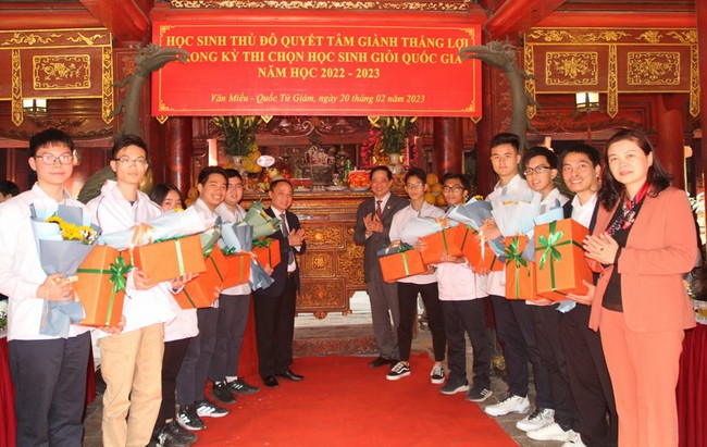 Hà Nội dẫn đầu cả nước về số lượng học sinh giỏi quốc gia năm học 2022-2023 - Ảnh 1.