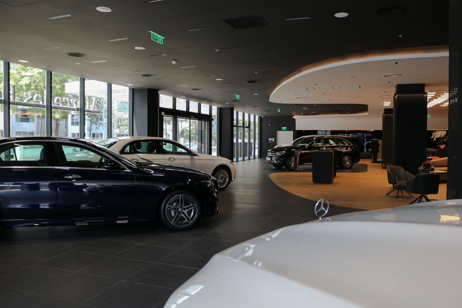 TP.HCM ra mắt showroom đạt chuẩn cao cấp nhất của Mercedes-Benz - Ảnh 1.