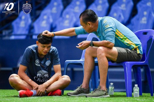 Sau vụ ‘tác động vật lý’ cầu thủ U23 Việt Nam, sao Thái Lan khủng hoảng tâm lý và sự nghiệp tụt dốc - Ảnh 4.