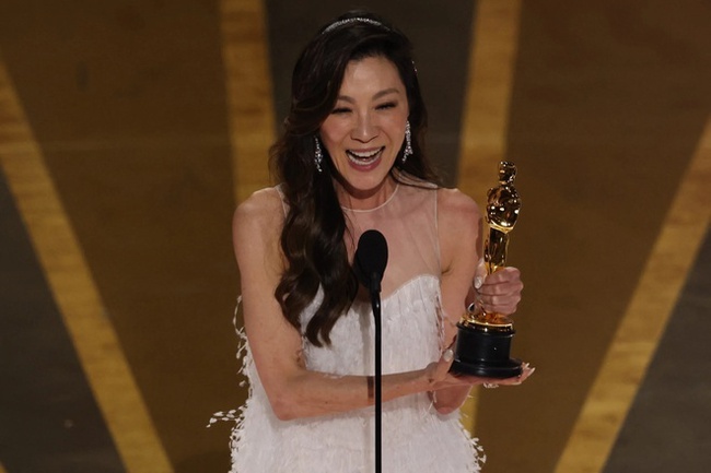 Nữ diễn viên vừa thắng giải Oscar 2023: Từng may mắn thoát khỏi thảm họa 8 năm trước, sở hữu loạt bất động sản triệu đô trên nhiều quốc gia - Ảnh 2.
