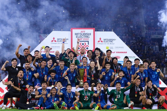 CLB V.League và LĐBĐ Indonesia cạnh tranh nhau, mời gọi HLV tuyển Thái Lan bằng lương ‘khủng’? - Ảnh 2.