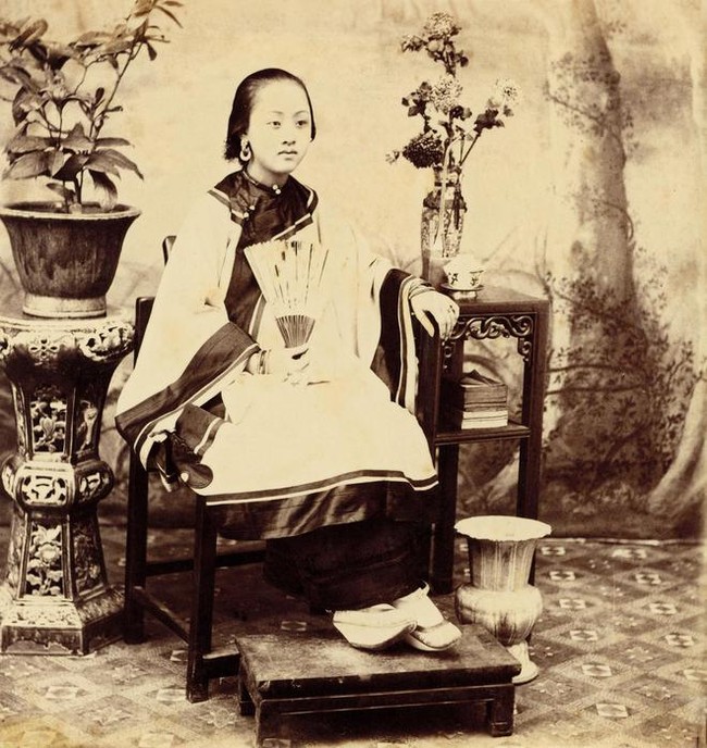 Cận cảnh phụ nữ nhà Thanh cách đây 150 năm: Đôi chân “cực phẩm” khác xa phim ảnh - Ảnh 3.