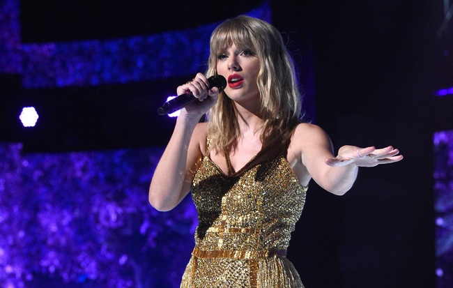 Chuyến lưu diễn 'Eras': Xuyên qua các kỷ nguyên âm nhạc của Taylor Swift - Ảnh 2.