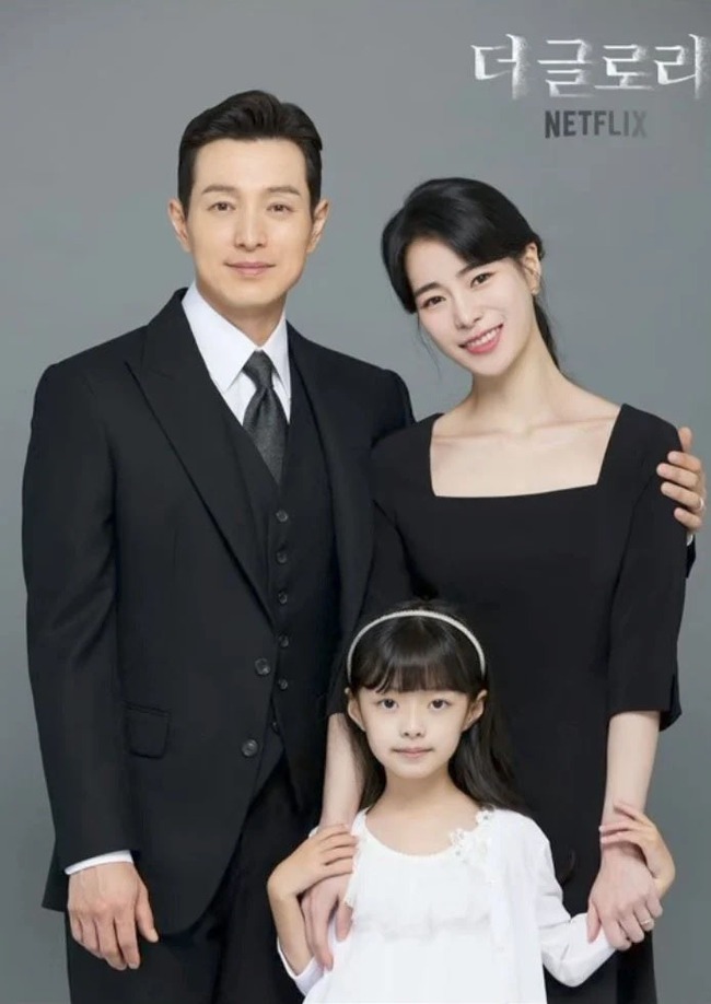 Phim 'The Glory': Lý do Ha Do Young tiếp tục nuôi Ye Sol, cô con gái sinh ra từ cuộc tình của Park Yeon Jin và Jeon Jae Joon - Ảnh 1.