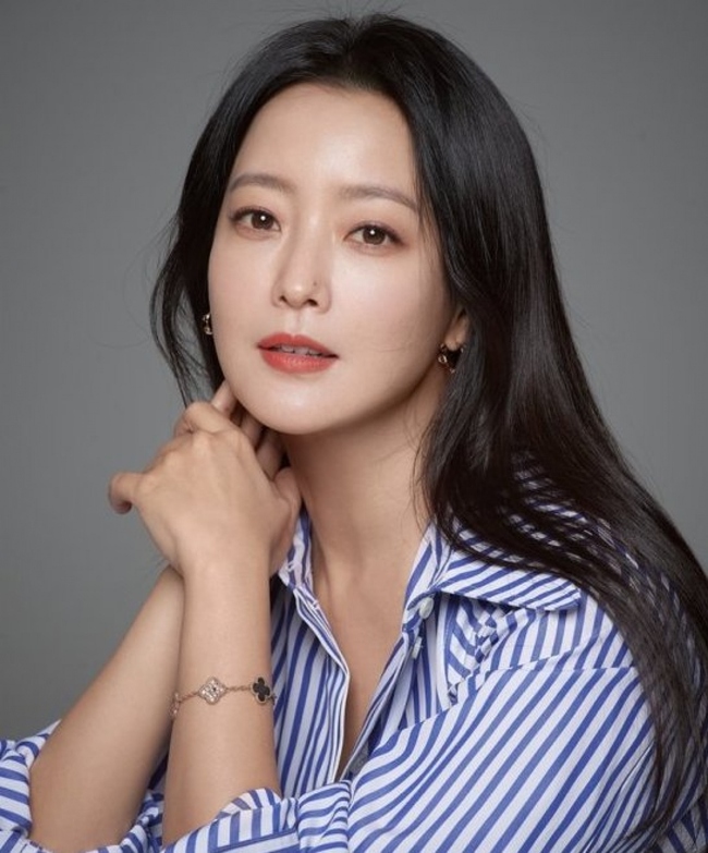 Kim Hee Sun: ‘Đệ nhất mỹ nhân’ xứ Hàn mất dần sức hút ở tuổi 46 - Ảnh 3.