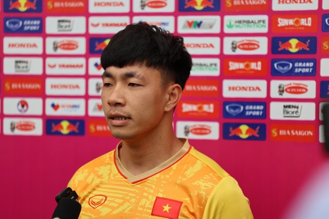 Tiền vệ U23 Việt Nam: ‘HLV Troussier nói về mục tiêu World Cup khiến chúng tôi thích’ - Ảnh 2.