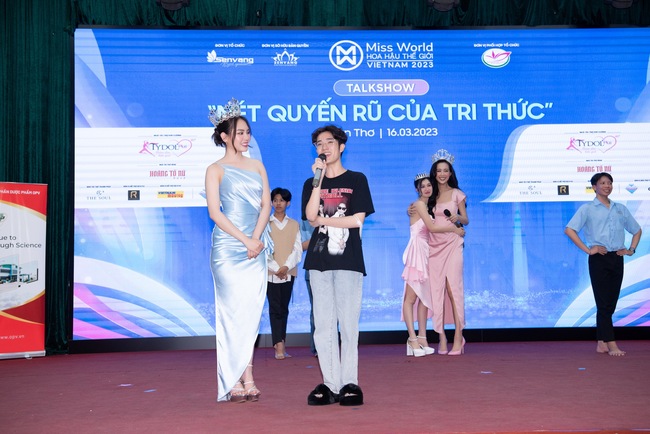 Hoa Hậu Mai Phương, Bảo Ngọc thử sức rap giao lưu cùng sinh viên Đại học Tây Đô - Ảnh 5.