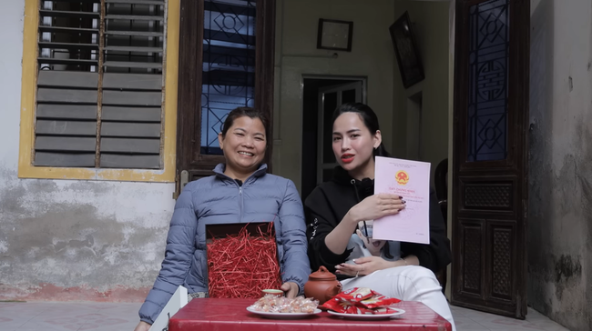 Tặng mẹ 2 căn nhà, mua xe cho chị gái, “chiến thần review” Võ Hà Linh giàu cỡ nào? - Ảnh 8.
