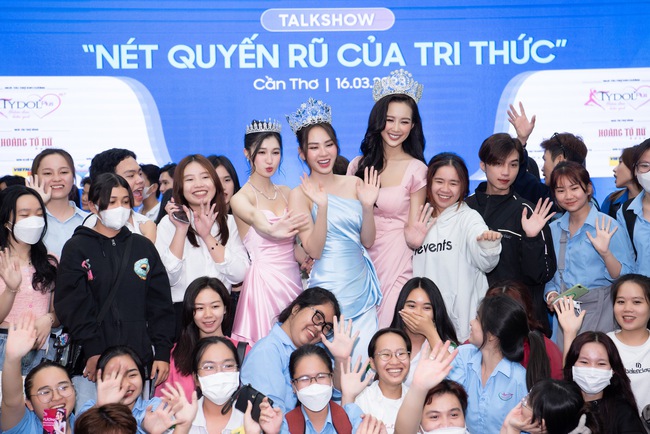 Hoa Hậu Mai Phương, Bảo Ngọc thử sức rap giao lưu cùng sinh viên Đại học Tây Đô - Ảnh 3.