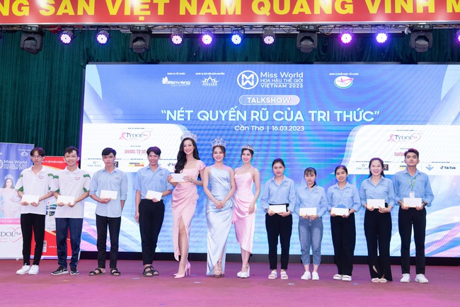 Hoa Hậu Mai Phương, Bảo Ngọc thử sức rap giao lưu cùng sinh viên Đại học Tây Đô - Ảnh 9.