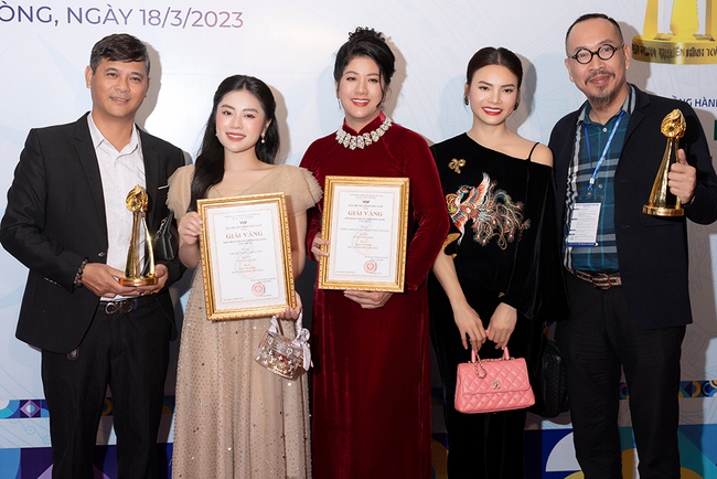 Sao Mai Nguyễn Thu Hằng hạnh phúc khi 'Thư gửi con gái' giành giải Vàng - Ảnh 1.