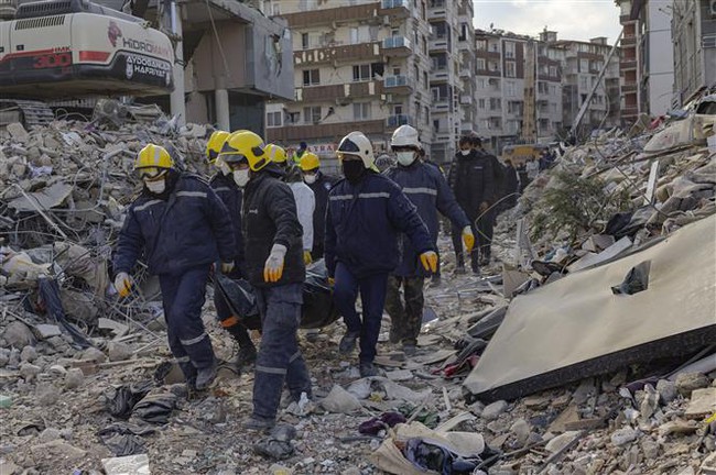 Động đất tại Thổ Nhĩ Kỳ và Syria: Hơn 6.800 nạn nhân thiệt mạng tại Thổ Nhĩ Kỳ là người nước ngoài - Ảnh 1.