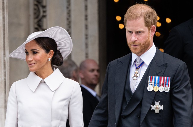 Hoàng tử Harry và Meghan bị 'đòi lại' quà cưới do cố Nữ hoàng Elizabeth II tặng - Ảnh 2.