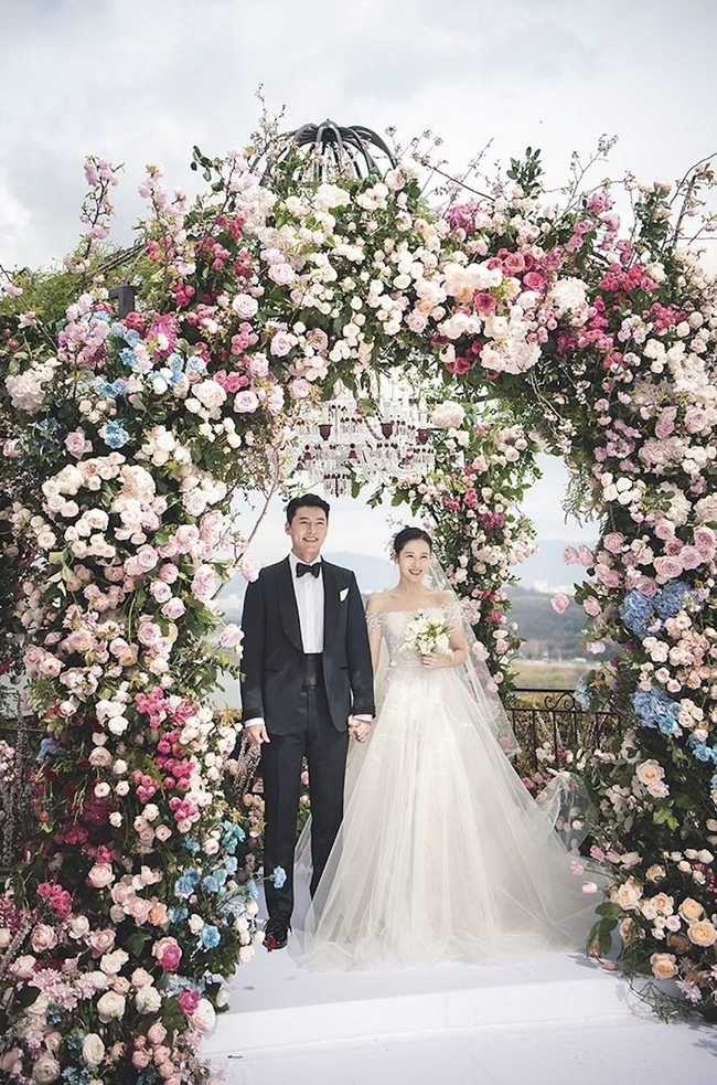 Loạt khoảnh khắc 'đắt giá' trong hôn lễ của Hyun Bin - Son Ye Jin được 'đào mộ', netizen liền nói 'thế này sao mà ly hôn được' - Ảnh 3.