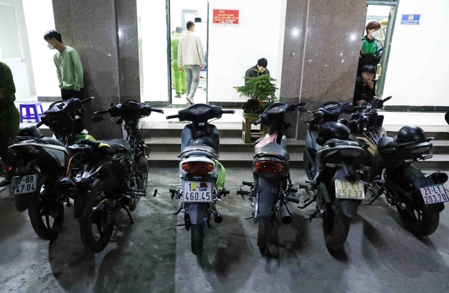 Công an Hà Nội bắt giữ nhiều thanh thiếu niên điều khiển xe máy gây mất trật tự an toàn giao thông - Ảnh 3.