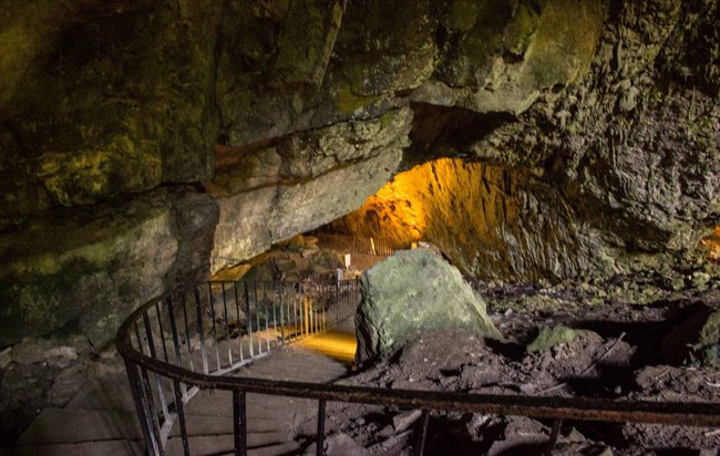 Tìm thấy hàng trăm mảnh xương người trong hang động bí ẩn, tiết lộ manh mối vụ thảm sát hơn 1.000 năm? - Ảnh 1.