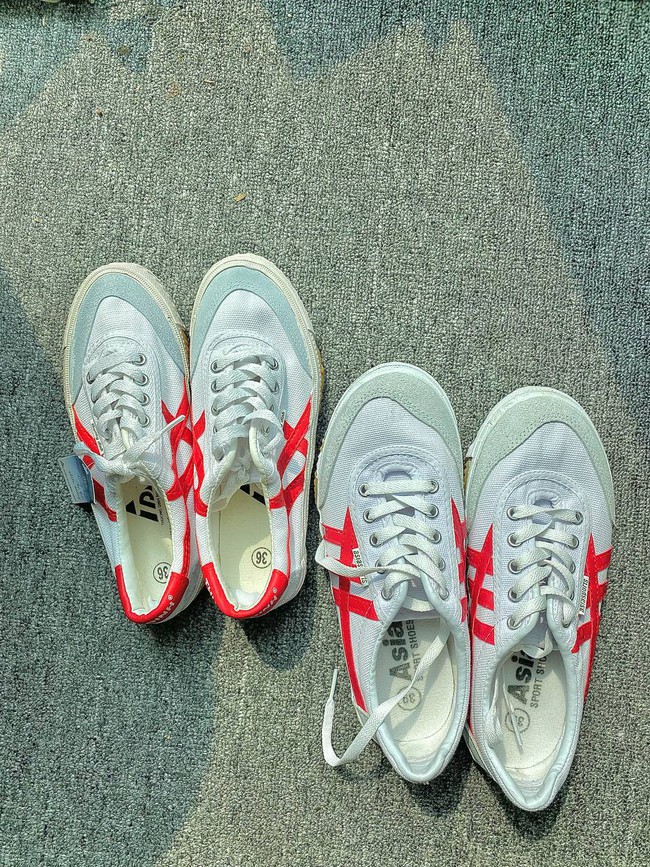 Trên chân 2 đôi giày kẻ sọc Asia Sports và Thượng Đình:  Nhìn qua khá ổn nhưng soi kĩ thì chất lượng chưa tới - Ảnh 2.