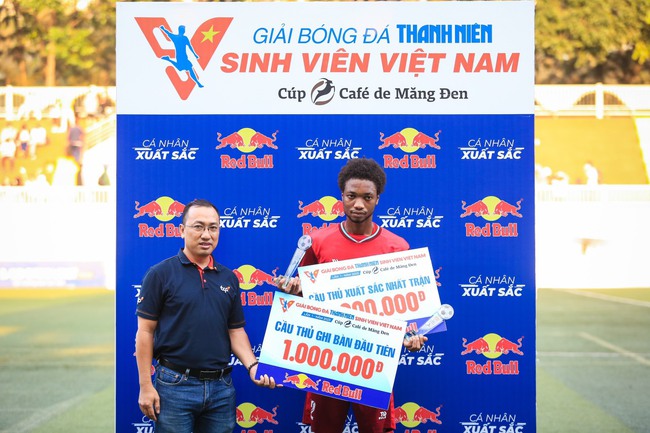 Ngoại binh gốc Phi toả sáng ở giải bóng đá Thanh niên Sinh viên Việt Nam 2023 - Ảnh 2.