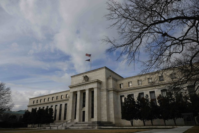 Giới chức Fed dự kiến tăng lãi suất thêm một lần nữa trong năm nay - Ảnh 1.
