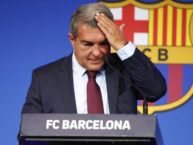 Barcelona sợ chìm sâu trong khủng hoảng tài chính nếu bị UEFA cấm dự Cúp C1 - Ảnh 2.