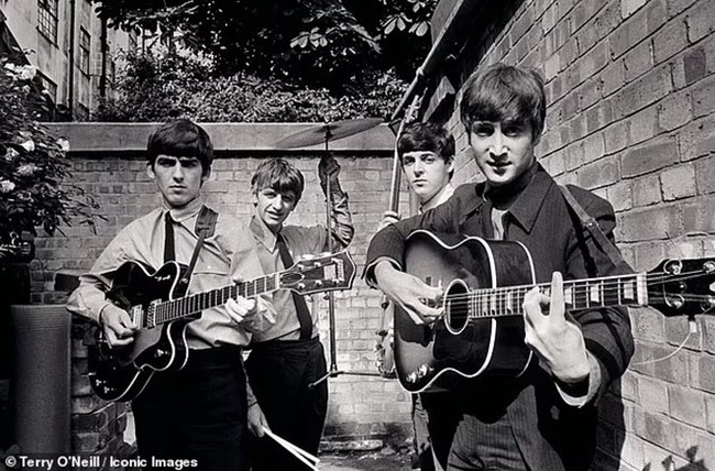 Ảnh hiếm về Beatles ở đỉnh cao trong cuốn sách phát hành kỷ niệm 60 năm album đầu tay của Tứ Quái - Ảnh 5.