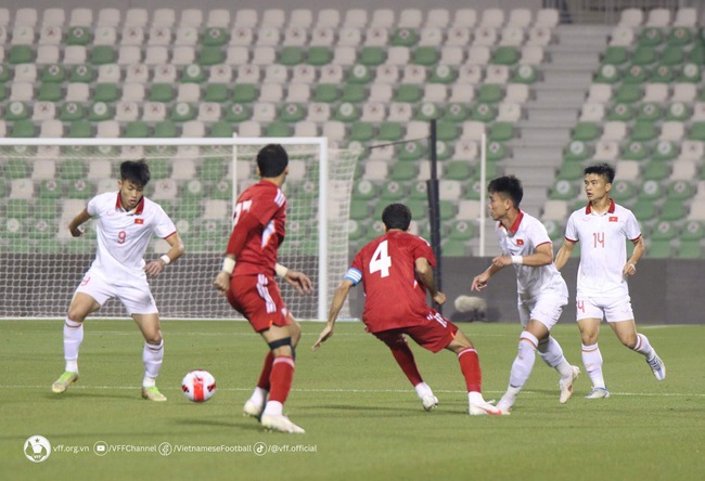 Thua trận thứ 2 ở Doha Cup, U23 Việt Nam của HLV Troussier trả giá đắt vì điểm yếu đáng lo   - Ảnh 1.