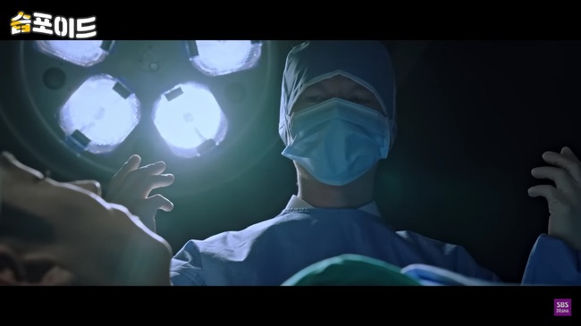 ‘Ẩn danh 2’ tập 9: Nhận vụ án y tế, Kim Do Gi tự mình nằm lên bàn phẫu thuật - Ảnh 11.