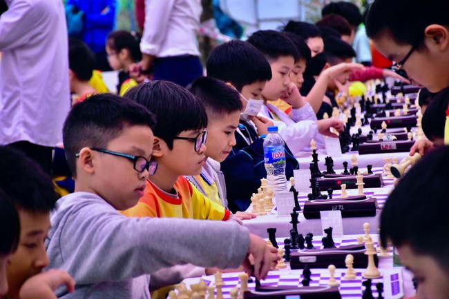 250 kỳ thủ nhí tranh tài cúp cờ Vua Siêu tốc Bá Vương - Ảnh 2.