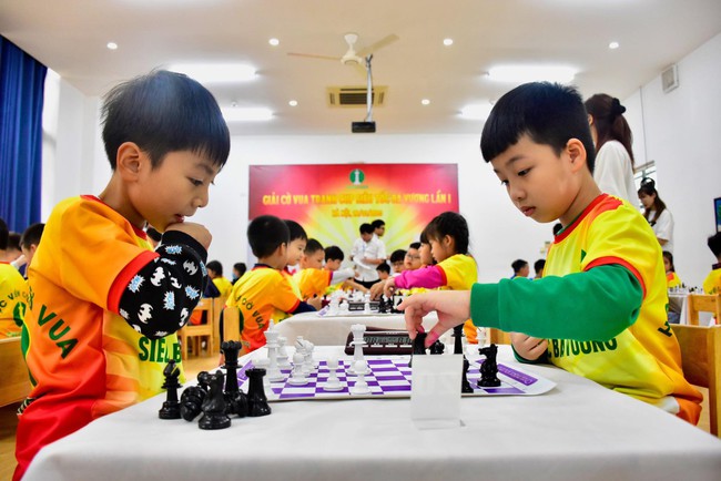 250 kỳ thủ nhí tranh tài cúp cờ Vua Siêu tốc Bá Vương - Ảnh 4.