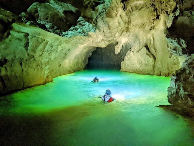 Du lịch Việt Nam: Phát hiện hơn 3 km hang động tuyệt đẹp, còn nguyên sơ ở Quảng Bình - Ảnh 1.
