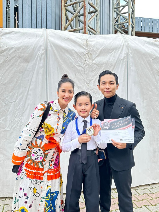 Con trai Khánh Thi Phan Hiển giải nhất ngay lần đầu thi dancesport quốc tế - Ảnh 3.