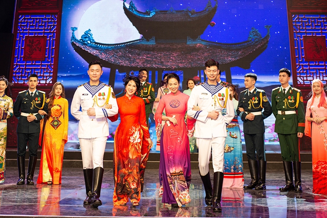 Dàn người đẹp VTV trình diễn BST 'Việt Nam gấm hoa' tại 'Duyên dáng Áo dài VTV 2023' - Ảnh 3.