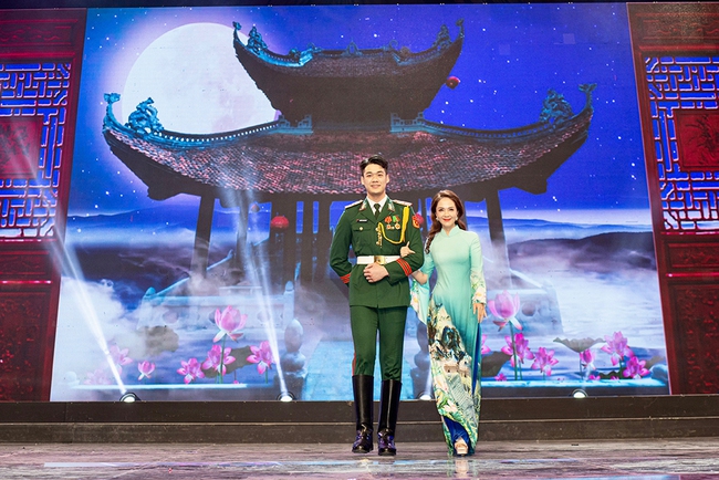 Dàn người đẹp VTV trình diễn BST 'Việt Nam gấm hoa' tại 'Duyên dáng Áo dài VTV 2023' - Ảnh 5.