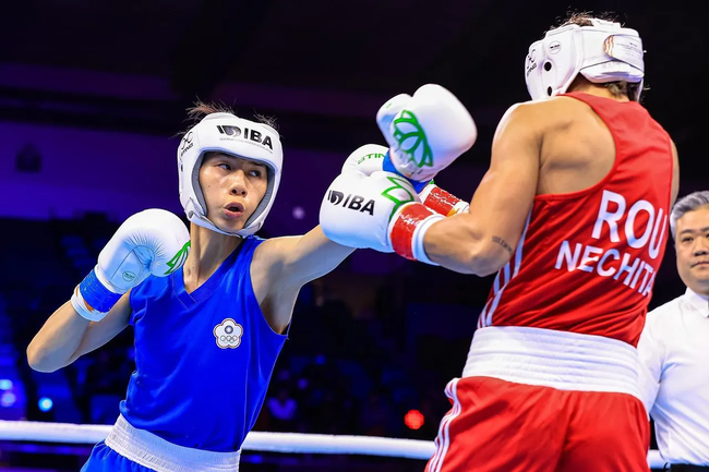 Hai nữ võ sĩ boxing bị loại vì 'hormone nam quá cao' tại giải Nguyễn Thị Tâm của Việt Nam thi đấu - Ảnh 2.