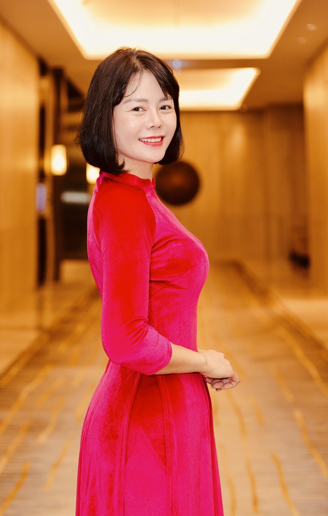 Hoa hậu Lương Thùy Linh làm MC, Noo Phước Thịnh - Myra Trần 'khuấy đảo' Giải Cống hiến  - Ảnh 1.