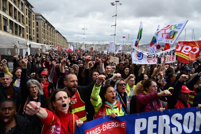 740.000 người tham gia làn sóng biểu tình mới trên toàn nước Pháp - Ảnh 1.