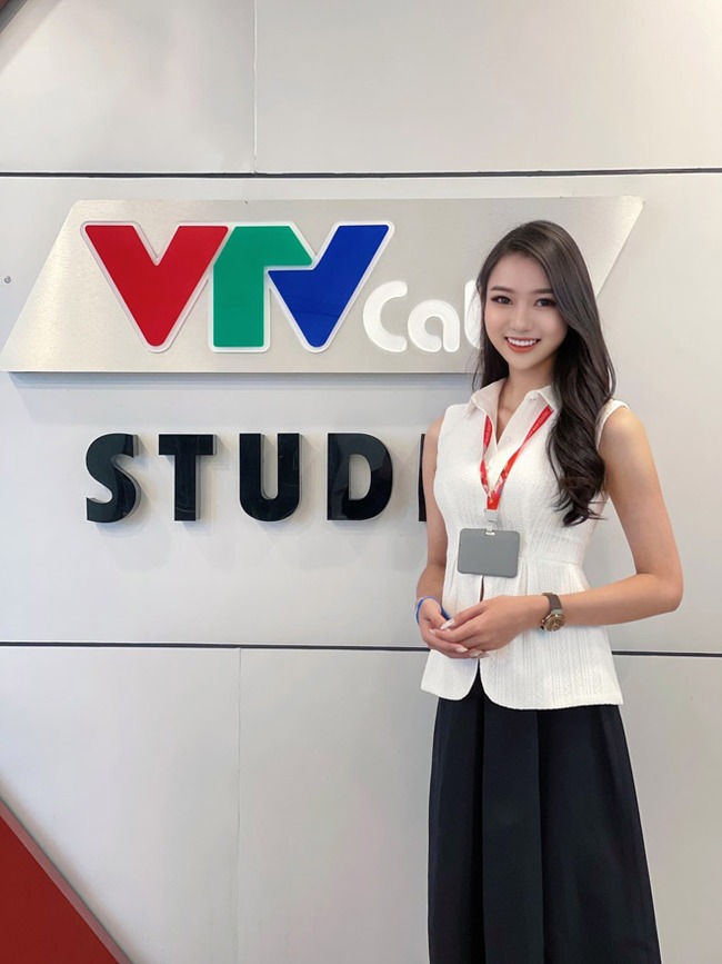 Dàn 'Hoa hậu chuyển giới Việt Nam 2023' khoe ảnh trước 'dao kéo': MC VTV khác lạ, 'bản sao Yoshi Rinrada' gây bất ngờ - Ảnh 12.