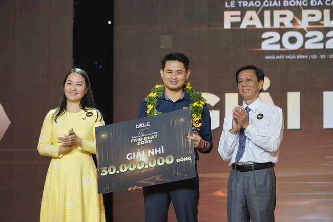 Huỳnh Như và đồng đội tuyển nữ Việt Nam thắng giải Fair Play 2022 - Ảnh 3.