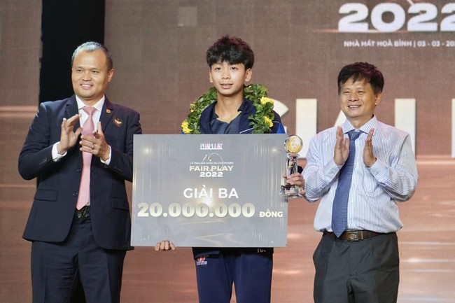 Huỳnh Như và đồng đội tuyển nữ Việt Nam thắng giải Fair Play 2022 - Ảnh 4.