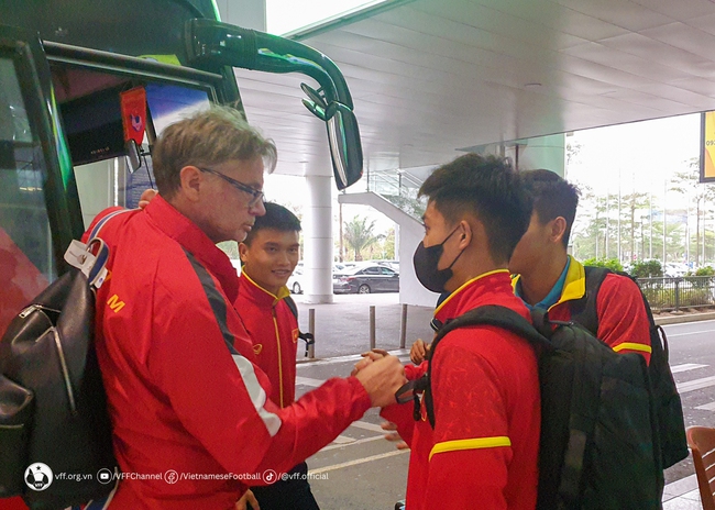 U23 Việt Nam về nước, chờ kết quả bốc thăm SEA Games 32 - Ảnh 1.