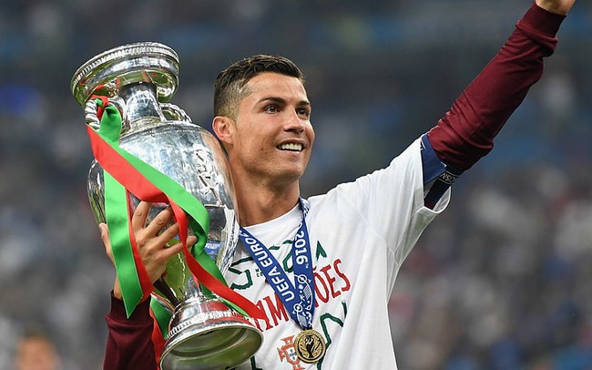 Ronaldo chia sẻ về lần say xỉn hiếm hoi trong sự nghiệp: Tôi đã cười, đã khóc và không ngừng la hét - Ảnh 2.