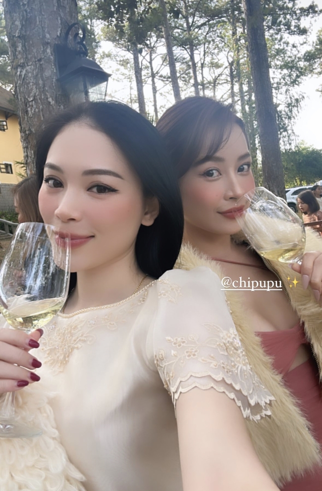 Dàn sao Vbiz tại hôn lễ của Kathy Uyên: Hội bạn 'triệu đô' có mặt chúc phúc, Linh Rin - Chi Pu đọ sắc  - Ảnh 8.