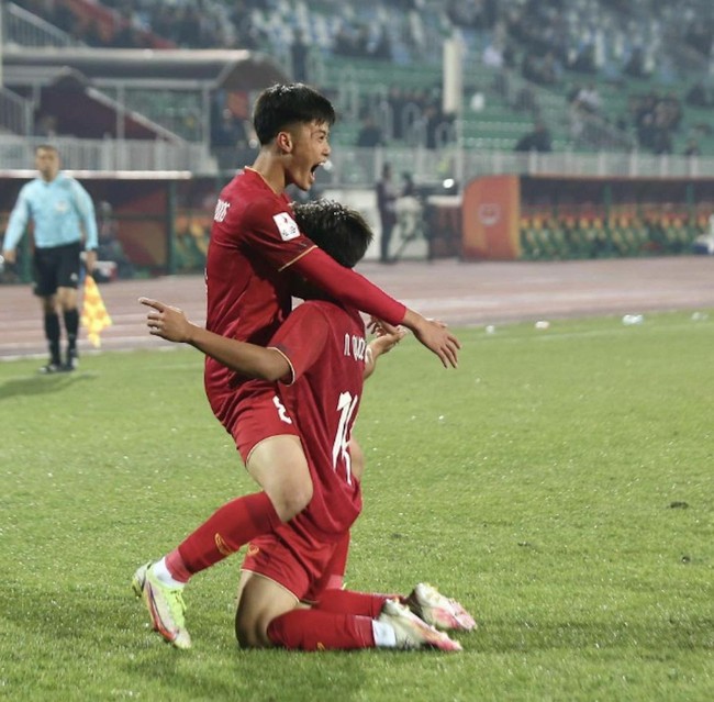HLV Hoàng Anh Tuấn lo cho U20 Việt Nam - Ảnh 1.