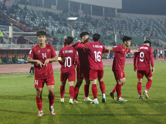 U20 Việt Nam không dùng trung phong trước U20 Iran - Ảnh 1.