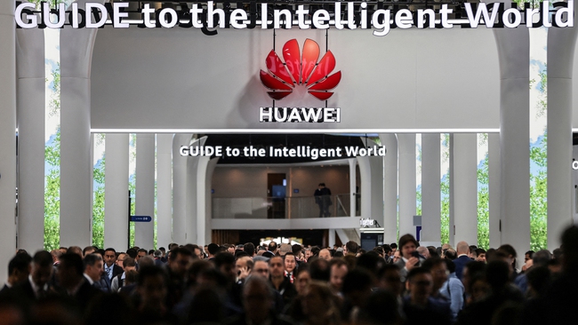Không còn điện thoại, đây là cách Huawei “trở lại đường đua” công nghệ với Mỹ - Ảnh 1.
